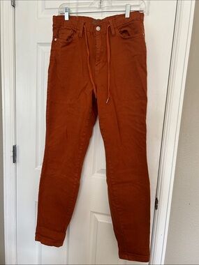 Judy Blue Men's Slim Drawstring Chinos in Rust unisex  waist elastic stretch